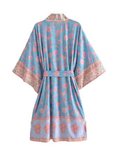 Robe longue kimono à imprimé bleu pour la plage